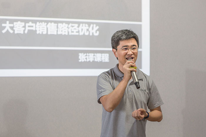 百聯(lián)開展新一輪培訓(xùn)：提高員工職業(yè)素質(zhì)，增強(qiáng)客戶服務(wù)能力